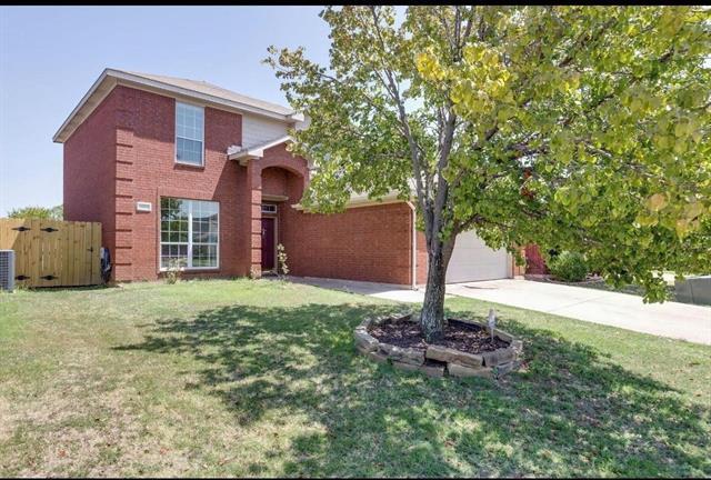 2400 Rushing Springs Dr in Fort Worth, TX - Building Photo