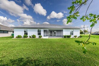 25583 Deep Creek Blvd in Punta Gorda, FL - Foto de edificio - Building Photo