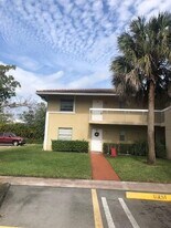 10187 Twin Lakes Dr in Coral Springs, FL - Building Photo