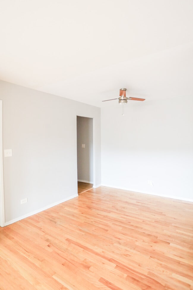 2835 N Cambridge Ave, Unit #467 in Chicago, IL - Foto de edificio - Building Photo