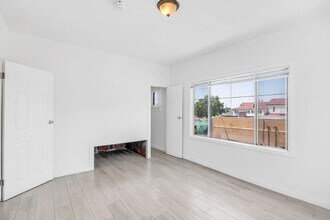 5251 Main St in Los Angeles, CA - Building Photo - Building Photo