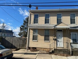 127-129 N Catherine St in Middletown, PA - Building Photo
