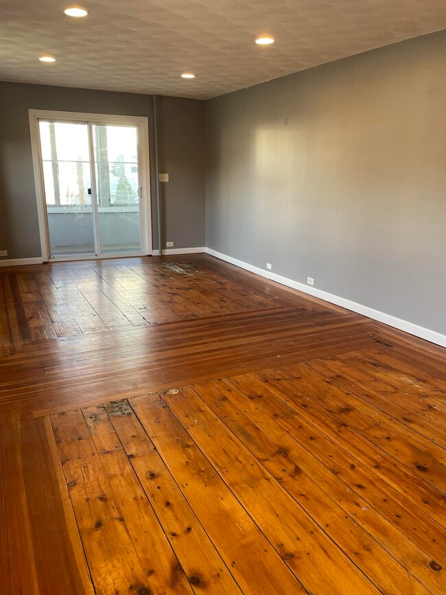308 University Ave, Unit #1 in Lowell, MA - Building Photo - Building Photo