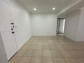 7300 NW 17th St in Plantation, FL - Building Photo - Building Photo