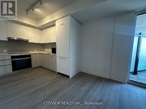 8188 Yonge St in Vaughan, ON - Building Photo - Building Photo