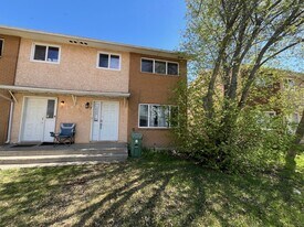 4807-453A 53a St in Bonnyville, AB - Building Photo