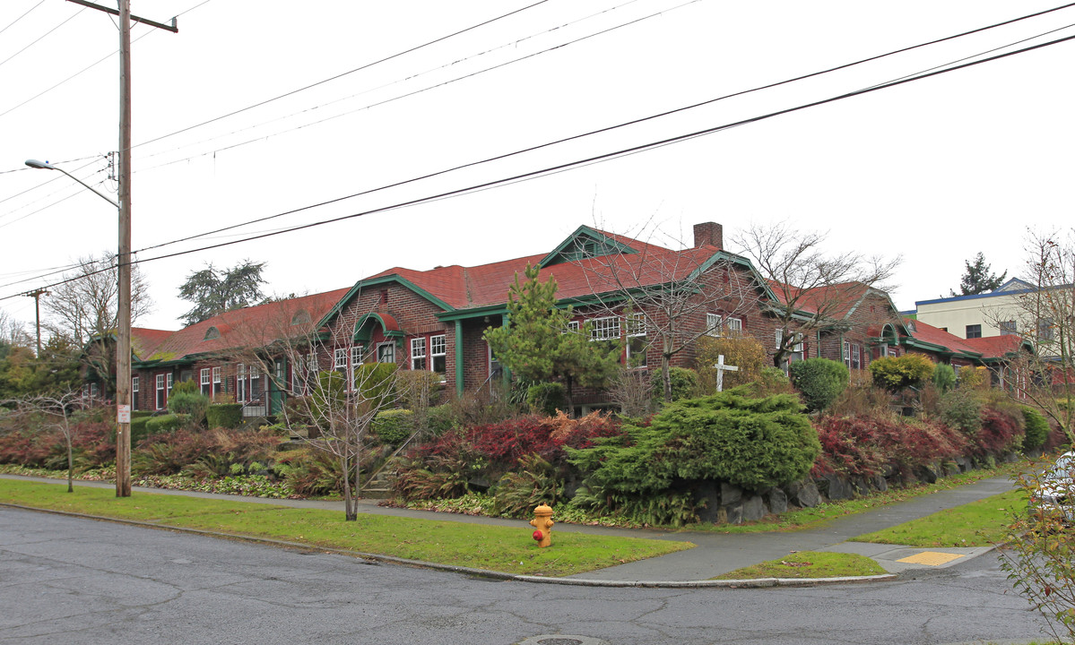 Berg Court Apartments in Seattle, WA - Building Photo