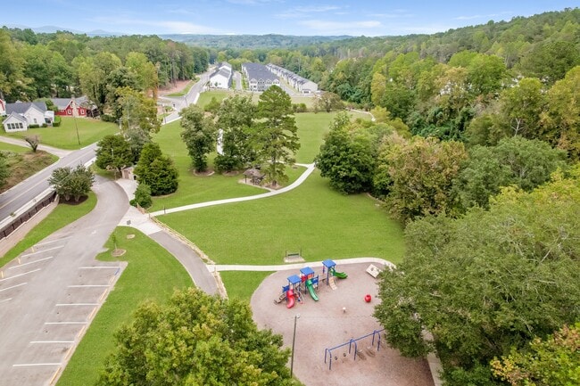 588 Elliston Pl in Ball Ground, GA - Building Photo - Building Photo