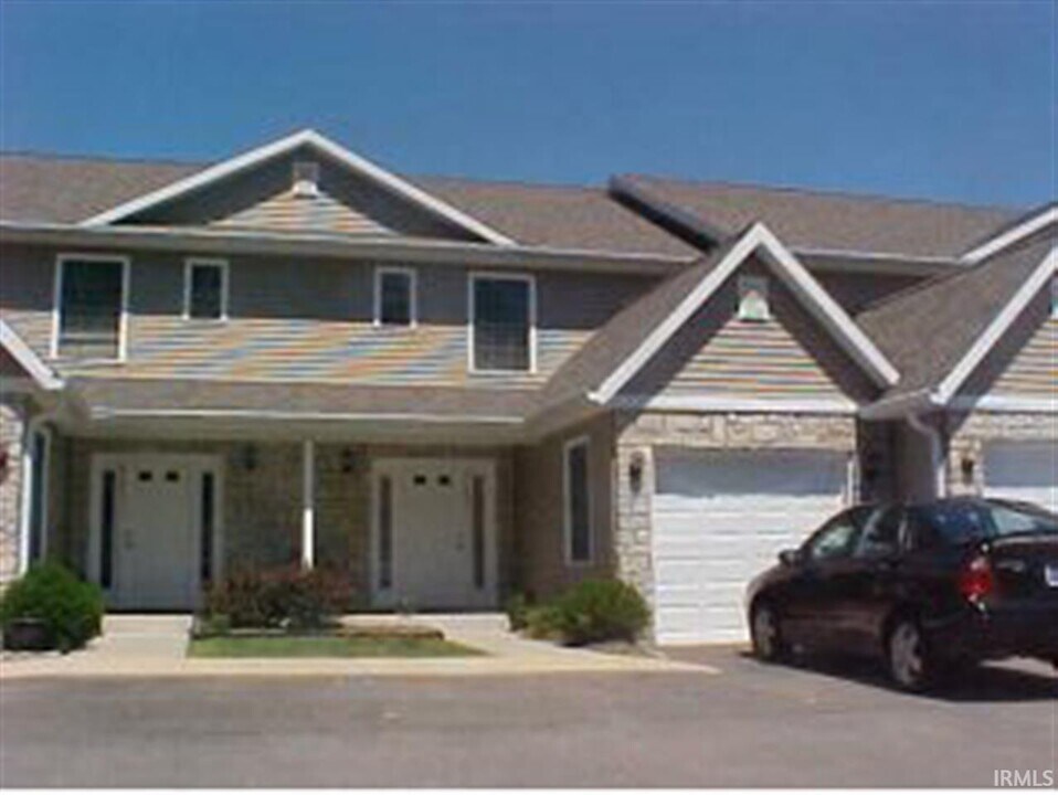 5722 Vinca Ln in Ellettsville, IN - Building Photo