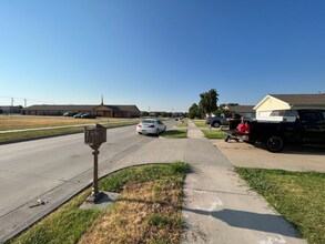 1713 Eagle Dr in Moore, OK - Building Photo - Building Photo
