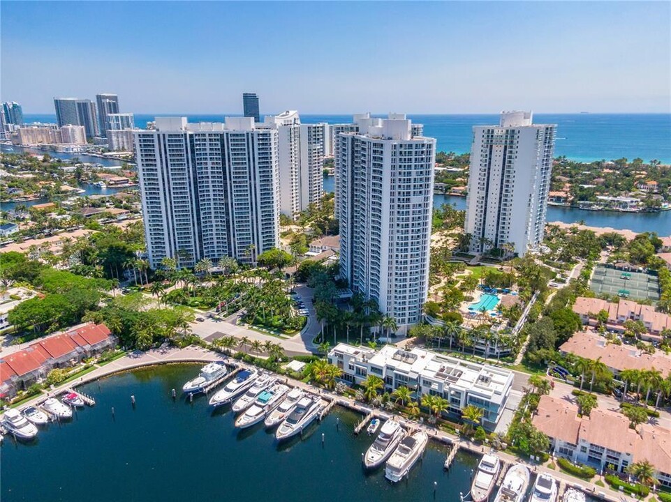 21205 Yacht Club Dr, Unit 3105 in Aventura, FL - Foto de edificio