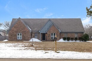 675 S Collierville Arlington Rd, Unit B in Collierville, TN - Building Photo