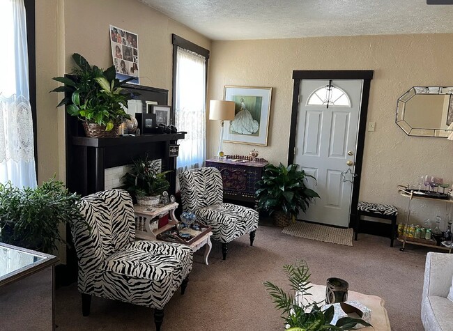 12 W Bellecrest Ave in Brentwood, PA - Foto de edificio - Building Photo