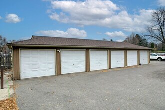 Cedar Acres Apartments in Hutchinson, MN - Foto de edificio - Building Photo
