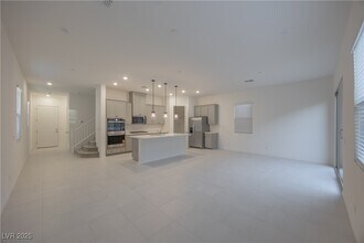 95 Silver Run Ln in Las Vegas, NV - Building Photo - Building Photo
