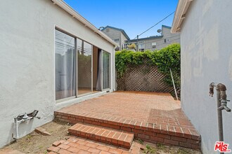 11813 Gateway Blvd in Los Angeles, CA - Building Photo - Building Photo