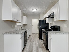 11122 Drakeland Dr in Humble, TX - Building Photo - Building Photo