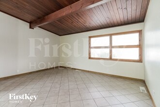 1054 Kenmore Ave in Aurora, IL - Building Photo - Building Photo