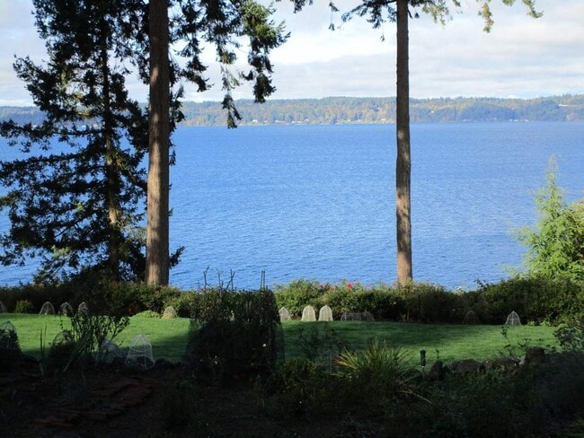 3722 Forest Beach Dr NW in Gig Harbor, WA - Building Photo - Building Photo