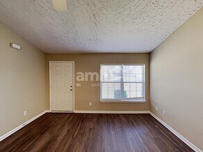 1375 E Nir Shreibman in La Vergne, TN - Building Photo - Building Photo