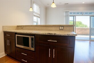 1609 W Warren Blvd, Unit 202 in Chicago, IL - Building Photo - Building Photo