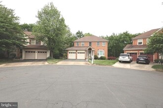 13601 Old Chatwood Pl in Chantilly, VA - Building Photo - Building Photo