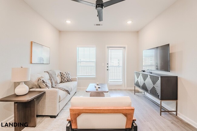 1650 Harris Hill Rd, Unit 05-5205 in San Marcos, TX - Foto de edificio - Building Photo