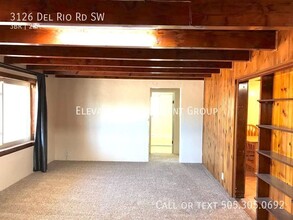 3126 Del Rio Rd SW in Albuquerque, NM - Foto de edificio - Building Photo