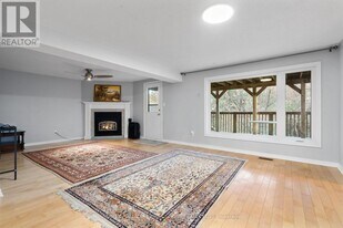 83 Garden St in Whitby, ON - Building Photo