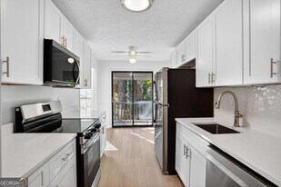 8740 Roswell Rd in Sandy Springs, GA - Building Photo