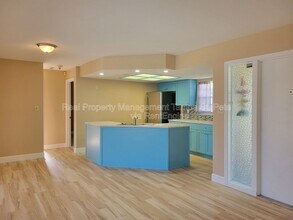 1985 Cove Dr in Largo, FL - Building Photo - Building Photo