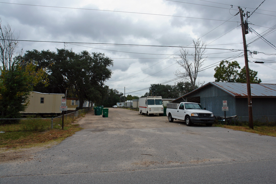 114 Redwood Ave in Niceville, FL - Building Photo