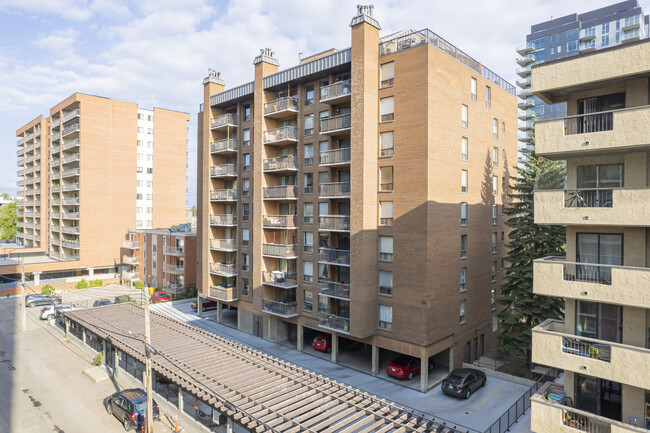 Hallmark Estates in Calgary, AB - Building Photo - Building Photo