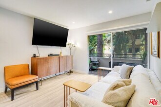 6728 Hillpark Dr in Los Angeles, CA - Building Photo - Building Photo
