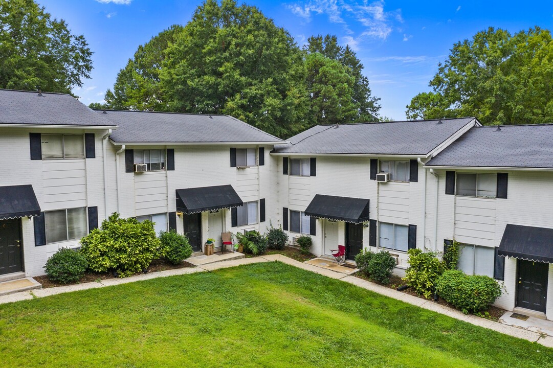 The Oaks Gate City in Greensboro, NC - Building Photo