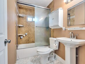 5224 Bernardo De Galvez Ave in Galveston, TX - Building Photo - Building Photo
