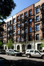 332 W 17th St in New York, NY - Building Photo - Building Photo