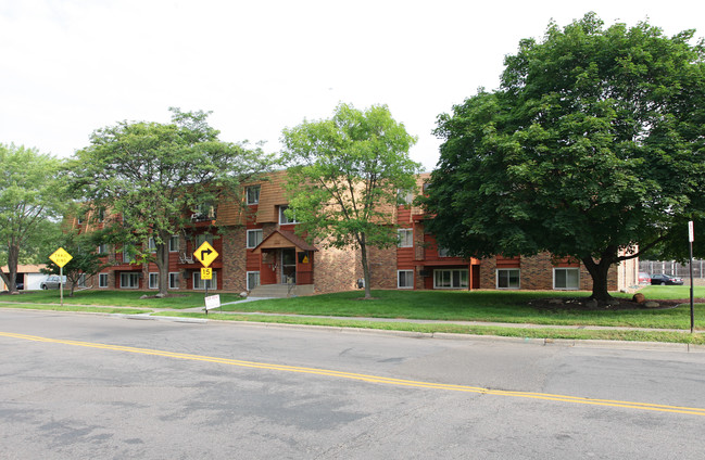 West 28th St Apartments in St. Louis Park, MN - Foto de edificio - Building Photo