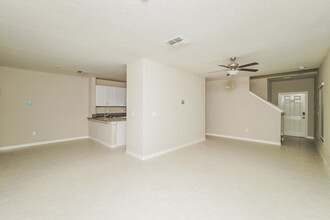 7228 Spring Snowflake Ave, Unit 307 in Tampa, FL - Building Photo - Building Photo