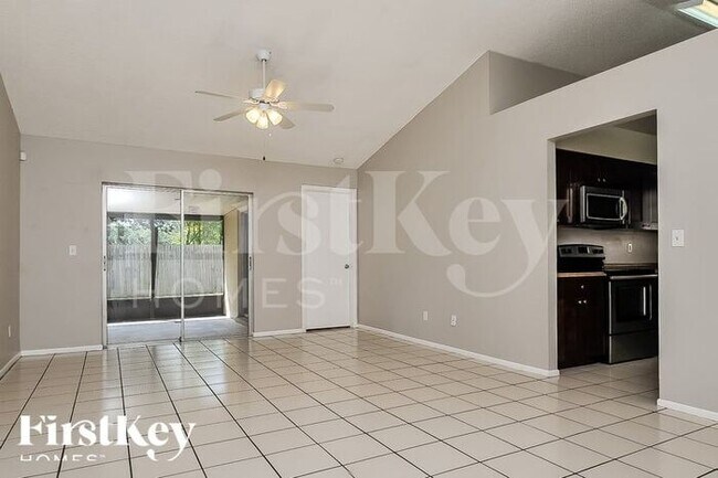 1807 Greenwood Valley Dr in Plant City, FL - Building Photo - Building Photo