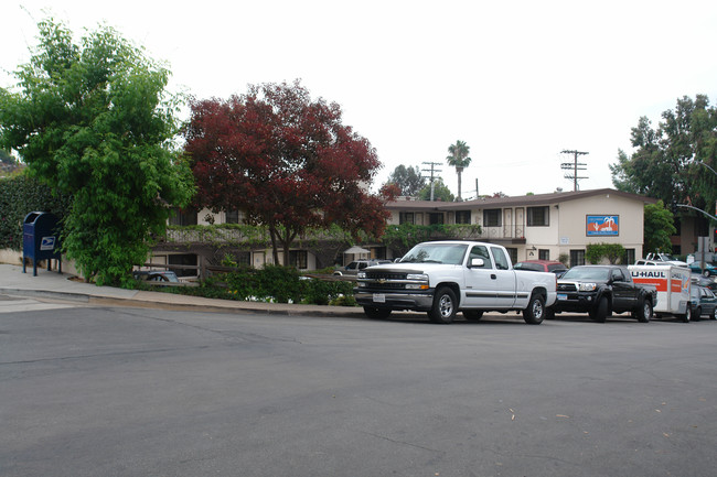 Las Casitas in San Diego, CA - Foto de edificio - Building Photo