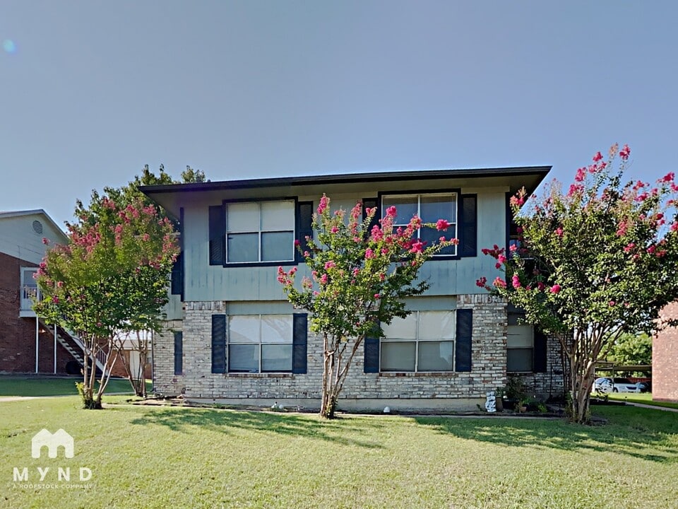 5515 Brookview Ct, Unit A in Sachse, TX - Building Photo