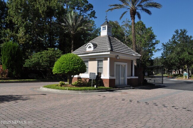 13810 Sutton Park Dr N in Jacksonville, FL - Building Photo - Building Photo