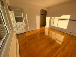 568 7e Avenue, Unit 6 in Montréal, QC - Building Photo - Building Photo