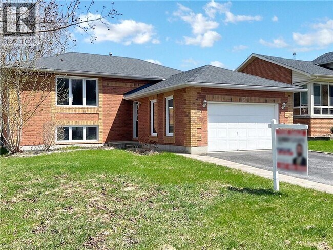 35 Innisbrook Dr in Wasaga Beach, ON - Building Photo - Building Photo