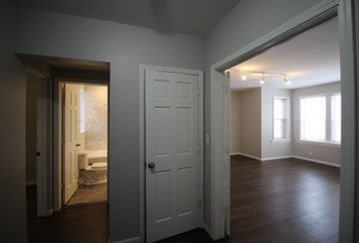 4252 N Keystone Ave in Chicago, IL - Building Photo - Building Photo