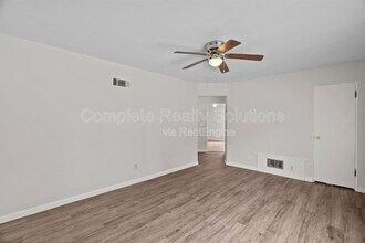 9724 Dennis Dr in St. Louis, MO - Building Photo - Building Photo