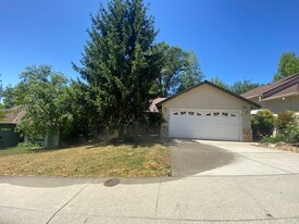 331 Vistamont Dr in Grass Valley, CA - Building Photo