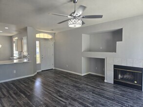 1684 Homestead Way in Lemoore, CA - Building Photo - Building Photo