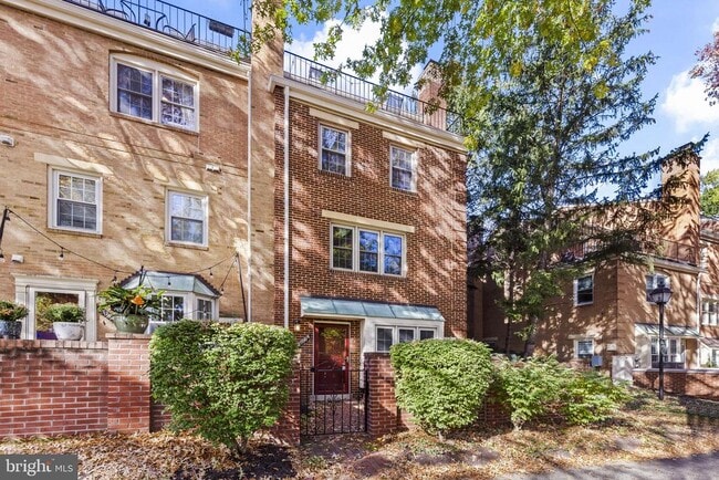 property at 2506 Fairfax Dr